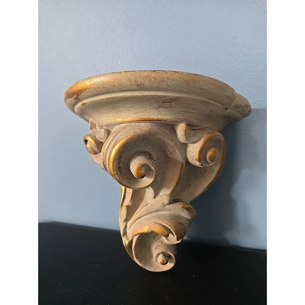 Italian Rococo Style Carved Giltwood Wall Bracket Wall Corbel Wall Shelf Pair